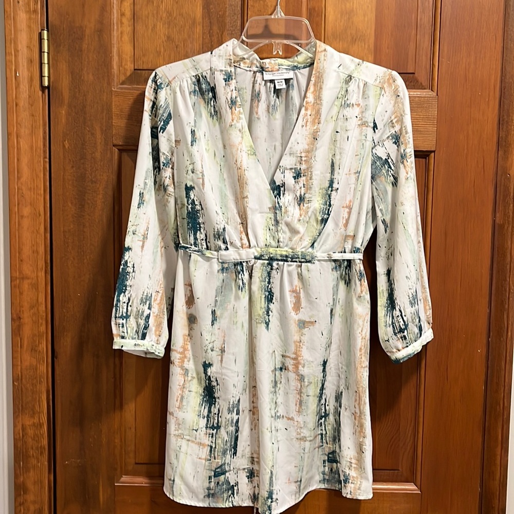 Medium Liz Lange Maternity white with green/tan print with tie back top